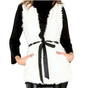 Faux Fur Cream Vest With Pockets | Front Tie Closure Size O/S Fits Most EUC
